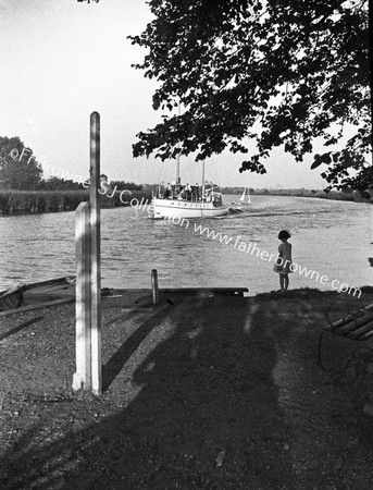 LAUNCH ON RIVER YARE